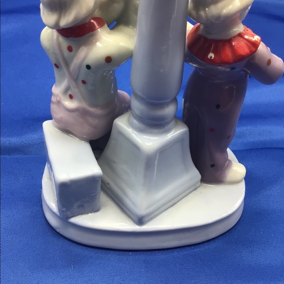 Musician clowns under street light - Picture 7 of 9